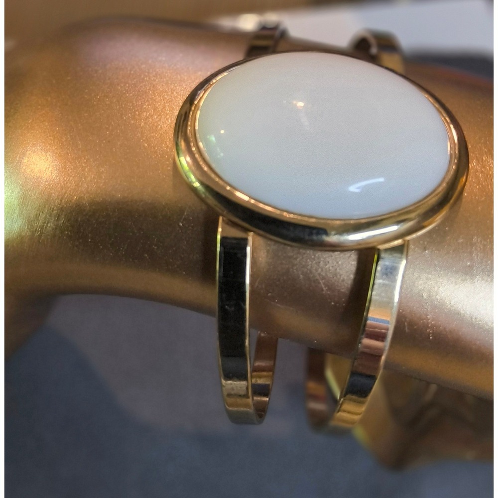 Vintage Avon White Cabochon Gold Tone Open Cuff Bracelet - Picture 4 of 6